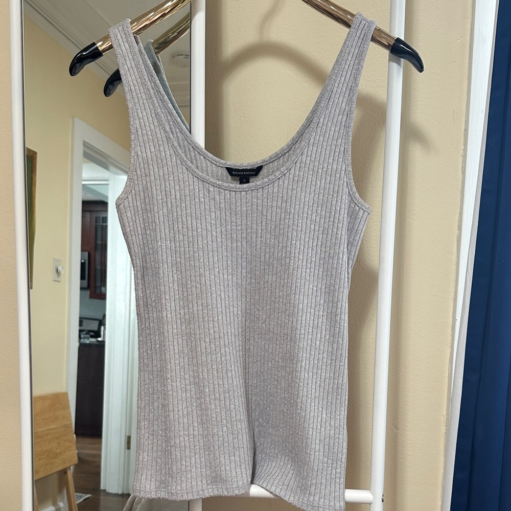 Banana Republic Ribbed Scoop Neck Tank Top